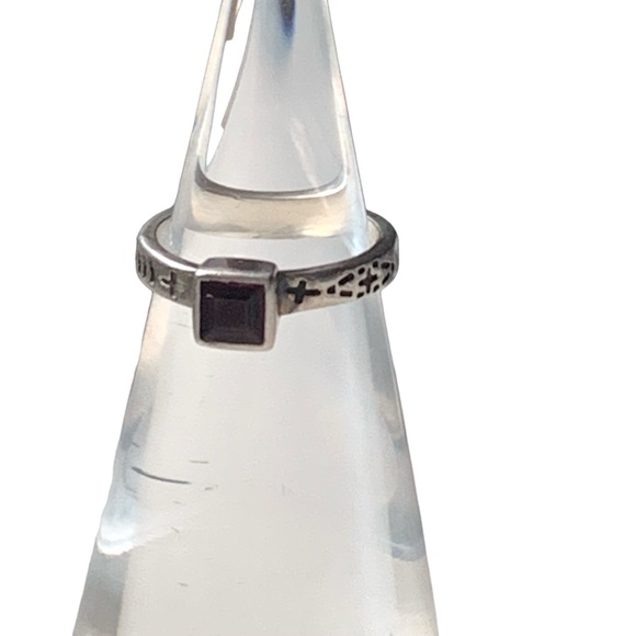 Vintage SILPADA Garnet Sterling Silver Tribal Band Ring Cross Symbols Jewelry - Picture 7 of 12